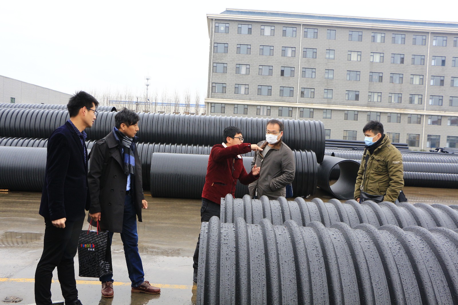 台湾客商考察采购HDPE钢带增强管道
