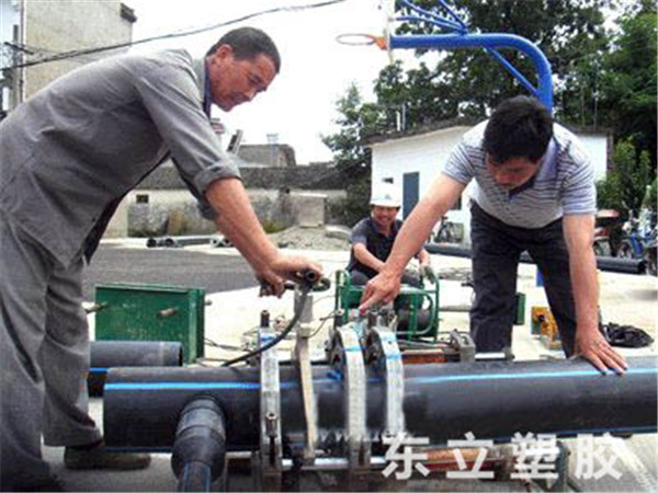 PE管安装现场.jpg